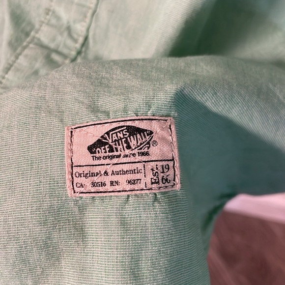 VANS MEN’S BUTTON UP ☀️ - Picture 4 of 8